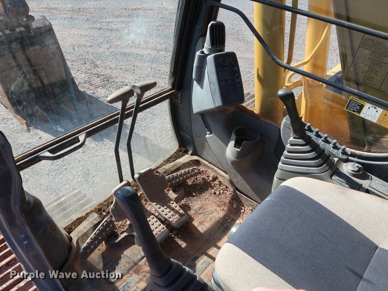 image for item GD9869 2005 John Deere 120C excavator