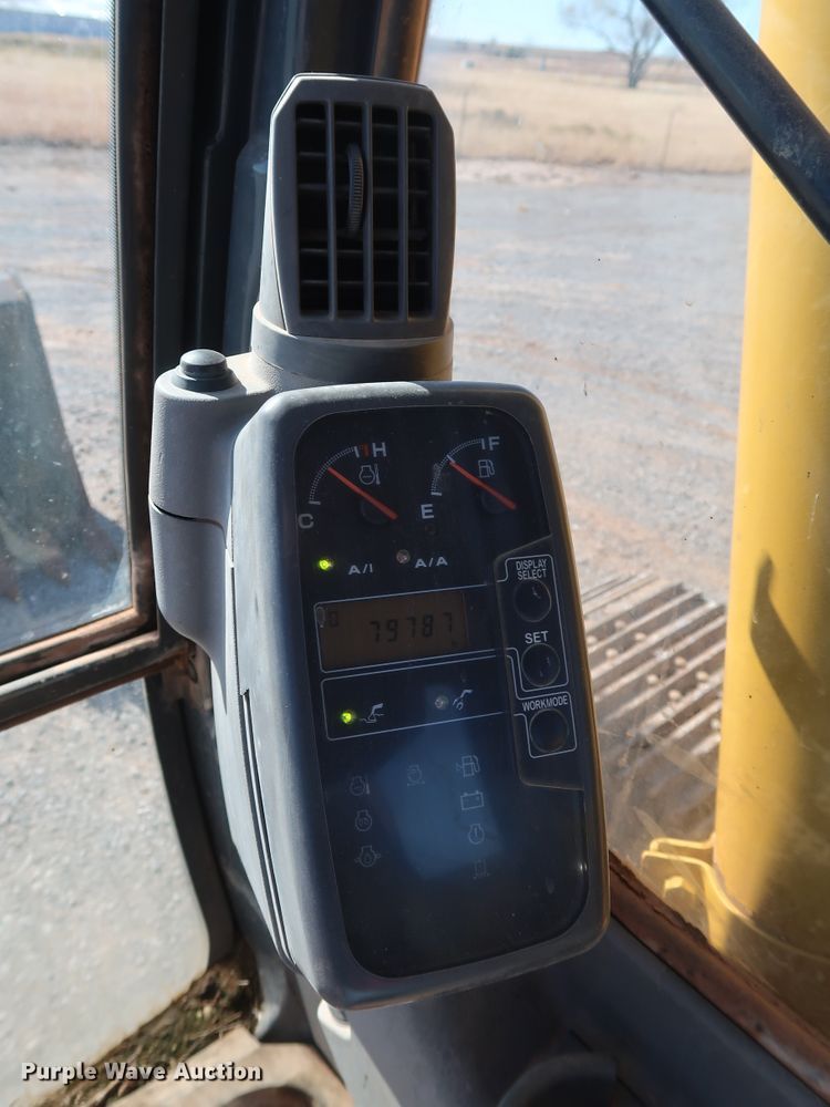 image for item GD9869 2005 John Deere 120C excavator