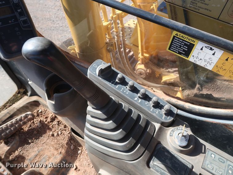 image for item GD9869 2005 John Deere 120C excavator