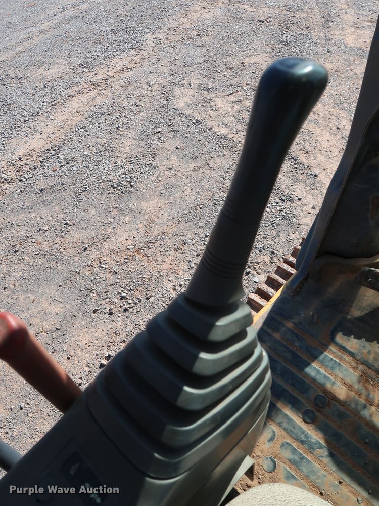 image for item GD9869 2005 John Deere 120C excavator