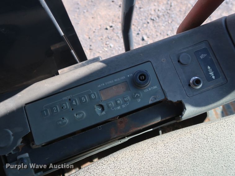 image for item GD9869 2005 John Deere 120C excavator