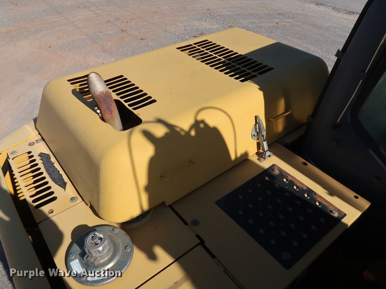 image for item GD9869 2005 John Deere 120C excavator