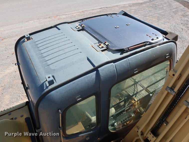 image for item GD9869 2005 John Deere 120C excavator