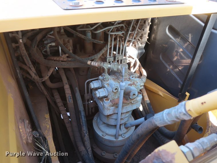 image for item GD9869 2005 John Deere 120C excavator