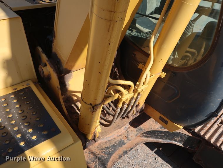 image for item GD9869 2005 John Deere 120C excavator