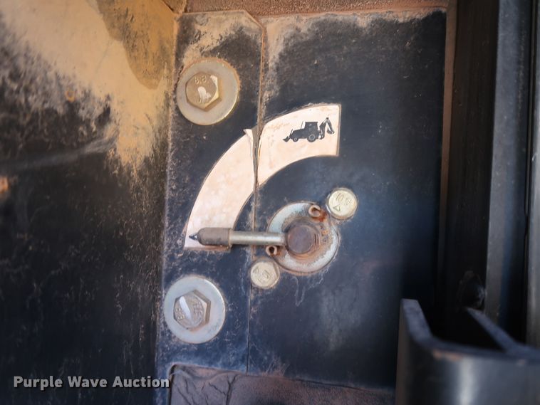 image for item GD9869 2005 John Deere 120C excavator