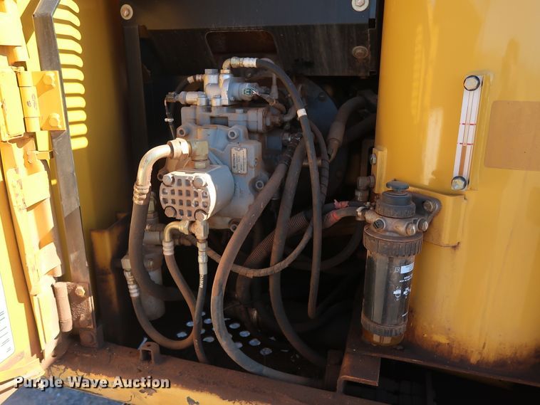 image for item GD9869 2005 John Deere 120C excavator