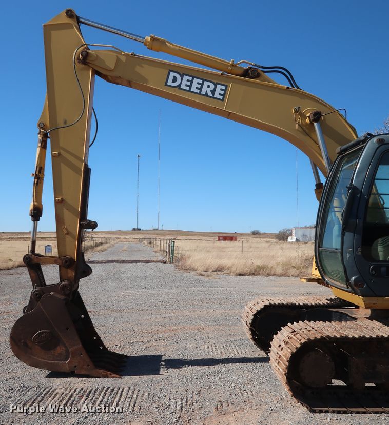 image for item GD9869 2005 John Deere 120C excavator