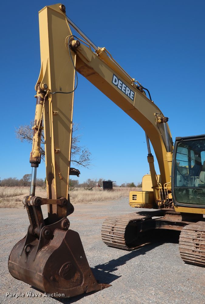 image for item GD9869 2005 John Deere 120C excavator