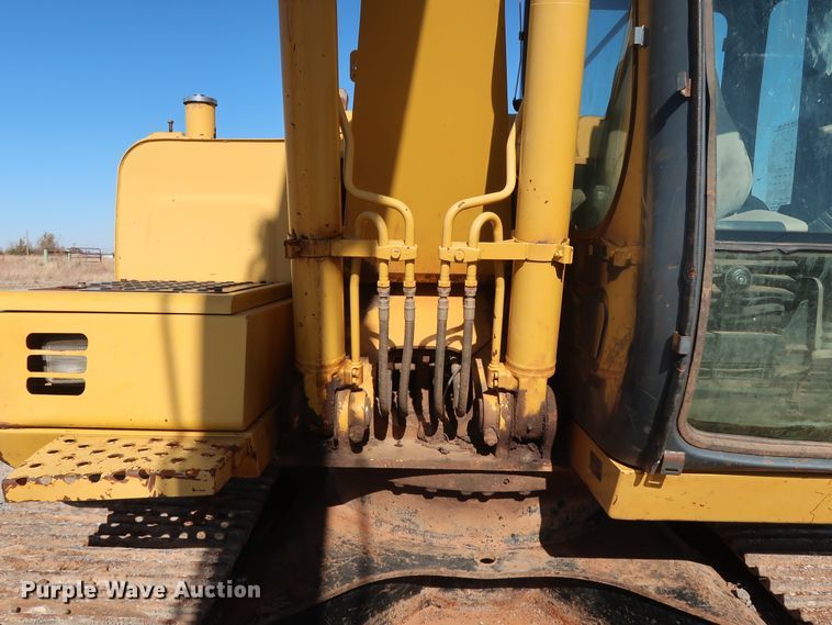 image for item GD9869 2005 John Deere 120C excavator