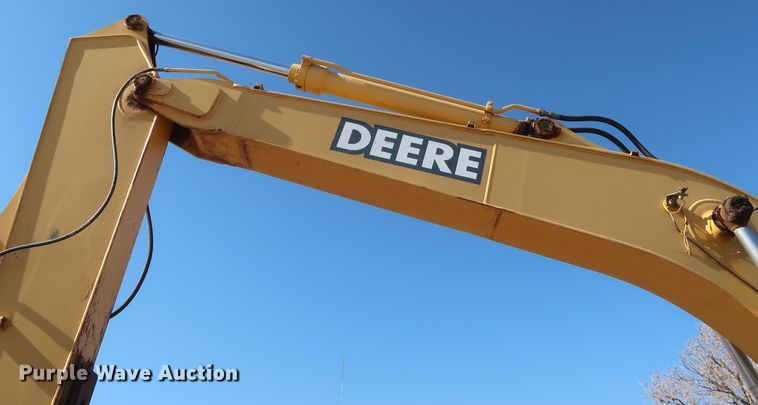 image for item GD9869 2005 John Deere 120C excavator