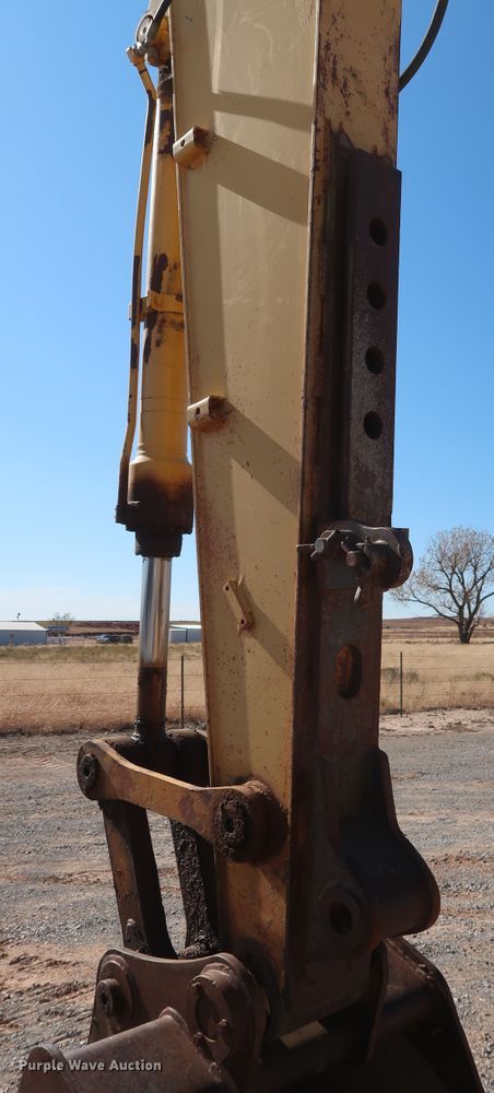 image for item GD9869 2005 John Deere 120C excavator