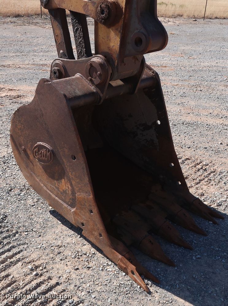 image for item GD9869 2005 John Deere 120C excavator