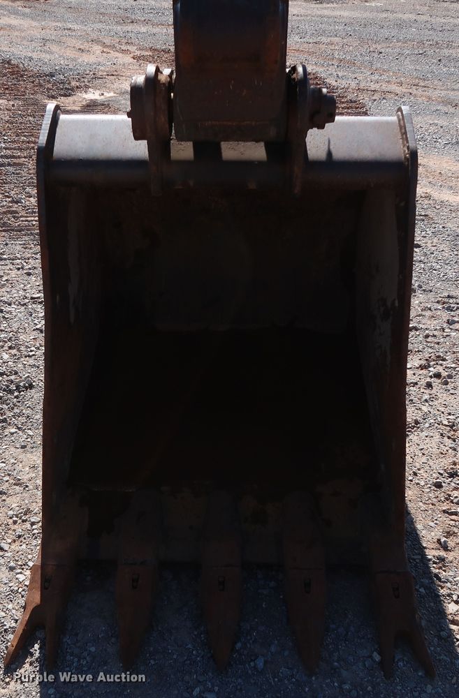 image for item GD9869 2005 John Deere 120C excavator