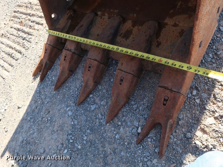 image for item GD9869 2005 John Deere 120C excavator