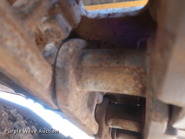 image for item GD9869 2005 John Deere 120C excavator