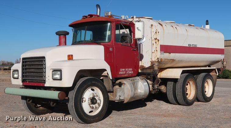 image for item GD9870 1994 Mack RD688S tank truck