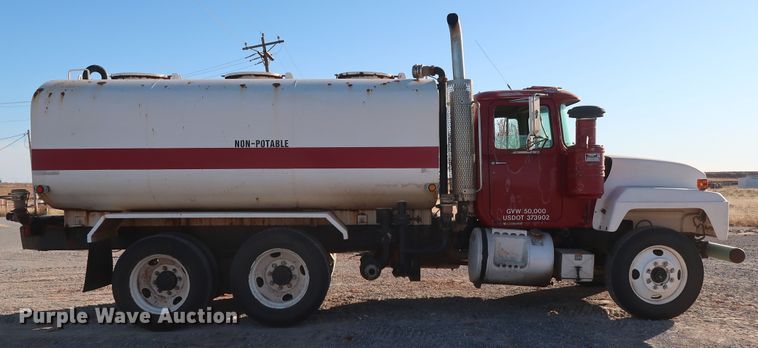 image for item GD9870 1994 Mack RD688S tank truck