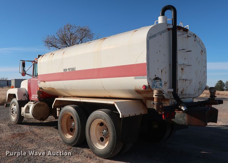 image for item GD9870 1994 Mack RD688S tank truck