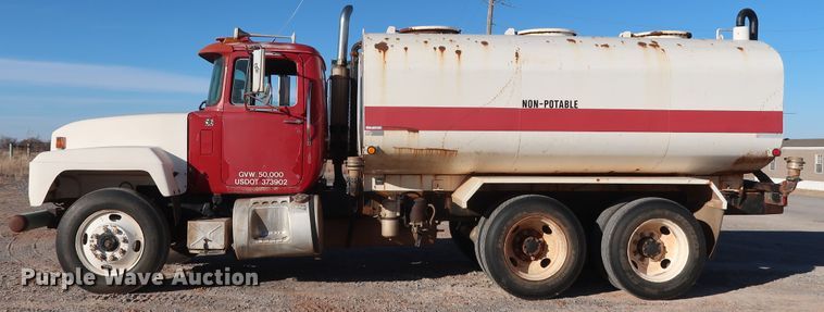 image for item GD9870 1994 Mack RD688S tank truck