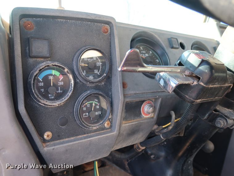 image for item GD9870 1994 Mack RD688S tank truck