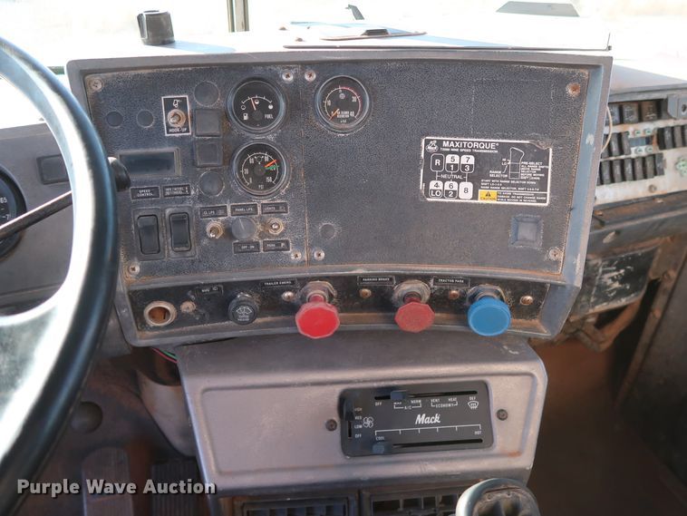 image for item GD9870 1994 Mack RD688S tank truck