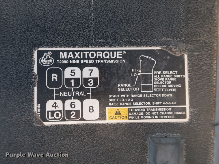 image for item GD9870 1994 Mack RD688S tank truck