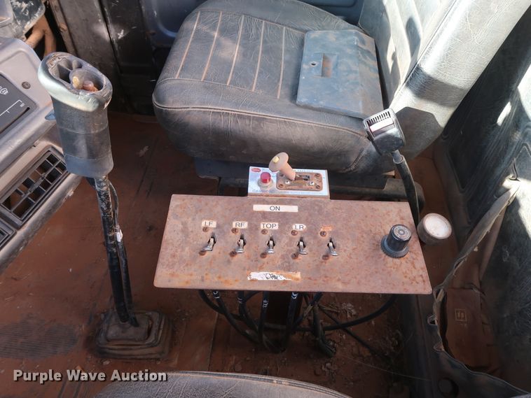 image for item GD9870 1994 Mack RD688S tank truck