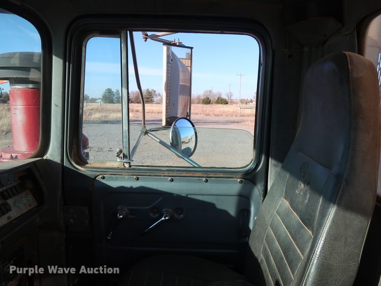 image for item GD9870 1994 Mack RD688S tank truck