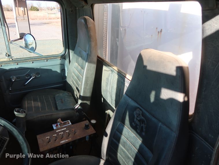 image for item GD9870 1994 Mack RD688S tank truck