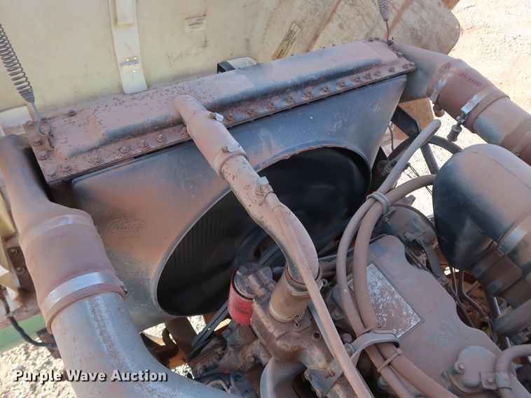 image for item GD9870 1994 Mack RD688S tank truck