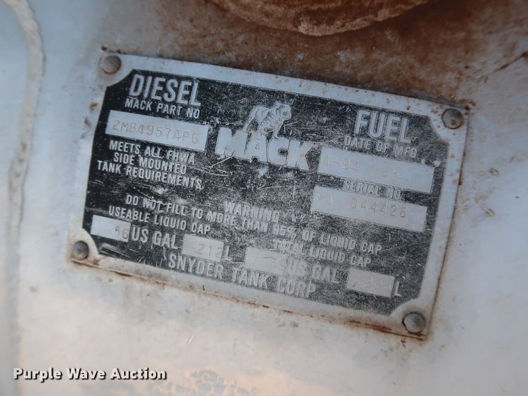 image for item GD9870 1994 Mack RD688S tank truck