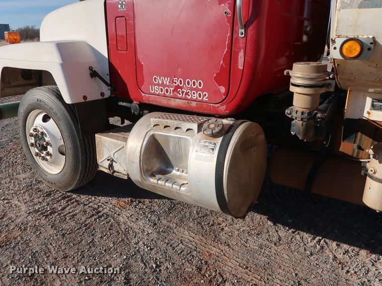 image for item GD9870 1994 Mack RD688S tank truck