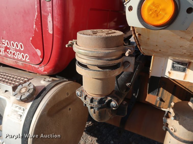 image for item GD9870 1994 Mack RD688S tank truck