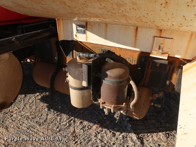 image for item GD9870 1994 Mack RD688S tank truck