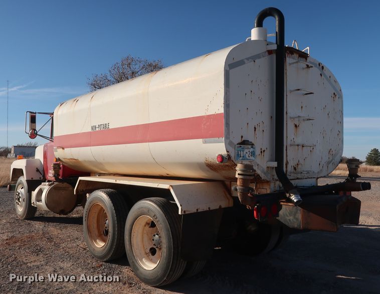 image for item GD9870 1994 Mack RD688S tank truck