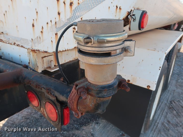 image for item GD9870 1994 Mack RD688S tank truck