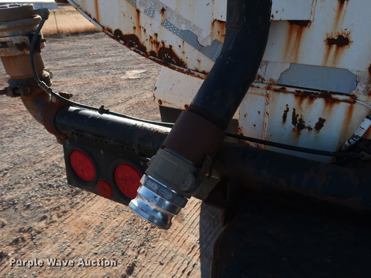 image for item GD9870 1994 Mack RD688S tank truck