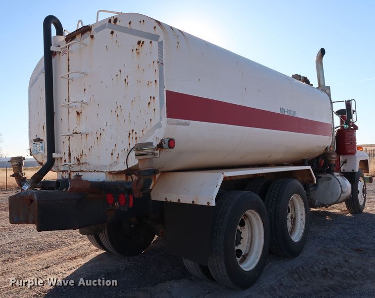 image for item GD9870 1994 Mack RD688S tank truck