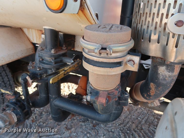 image for item GD9870 1994 Mack RD688S tank truck