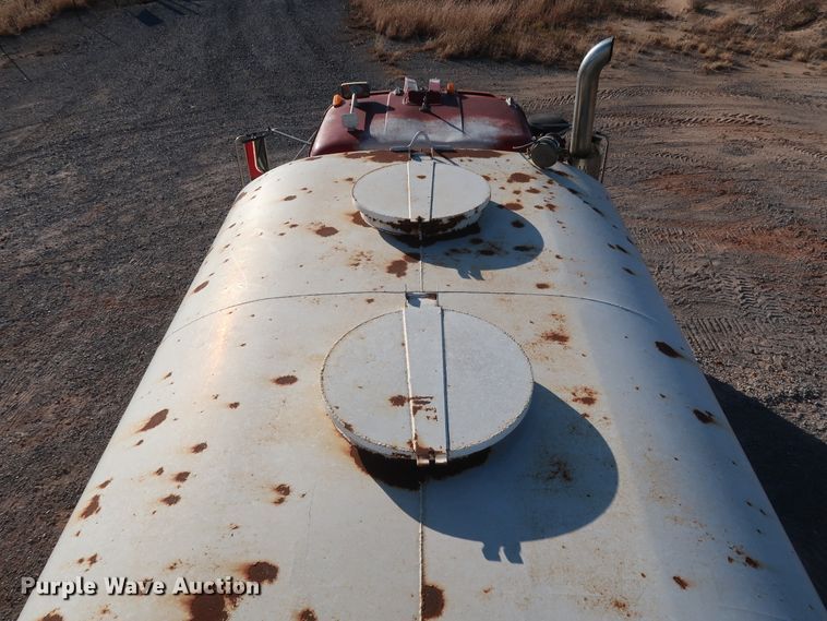 image for item GD9870 1994 Mack RD688S tank truck