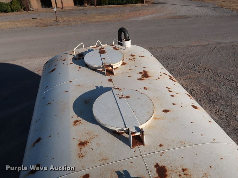 image for item GD9870 1994 Mack RD688S tank truck