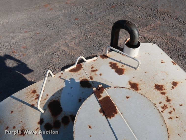 image for item GD9870 1994 Mack RD688S tank truck