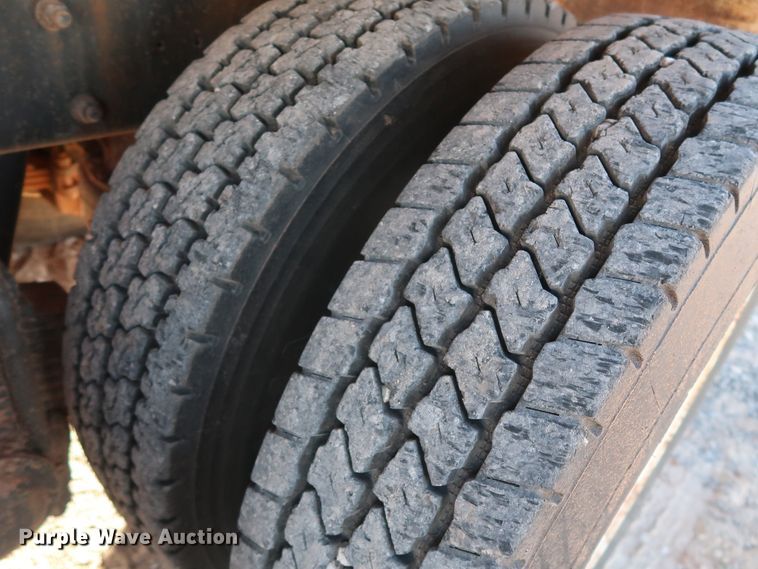 image for item GD9870 1994 Mack RD688S tank truck