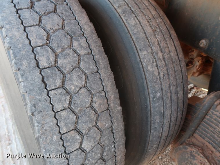 image for item GD9870 1994 Mack RD688S tank truck