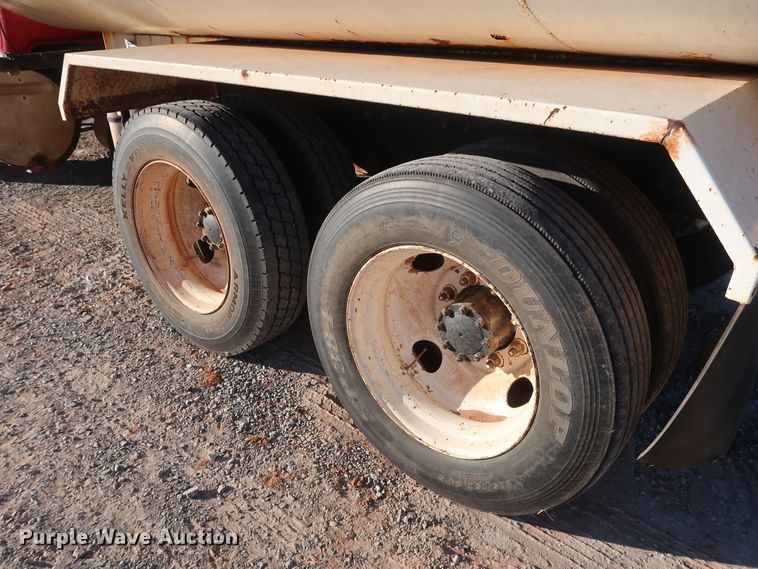 image for item GD9870 1994 Mack RD688S tank truck