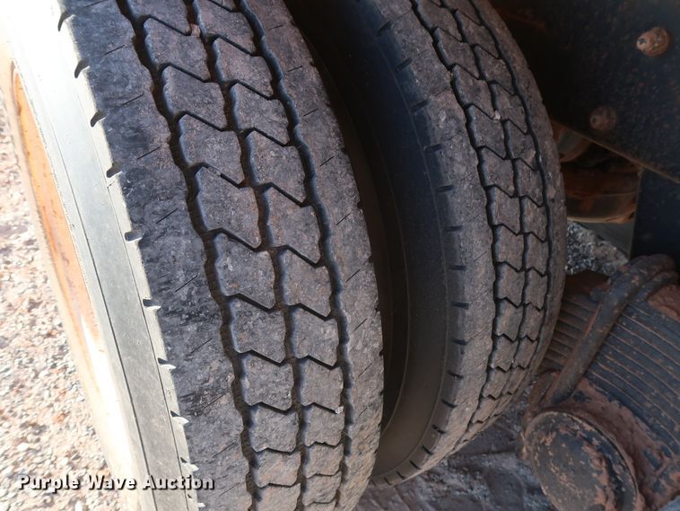 image for item GD9870 1994 Mack RD688S tank truck