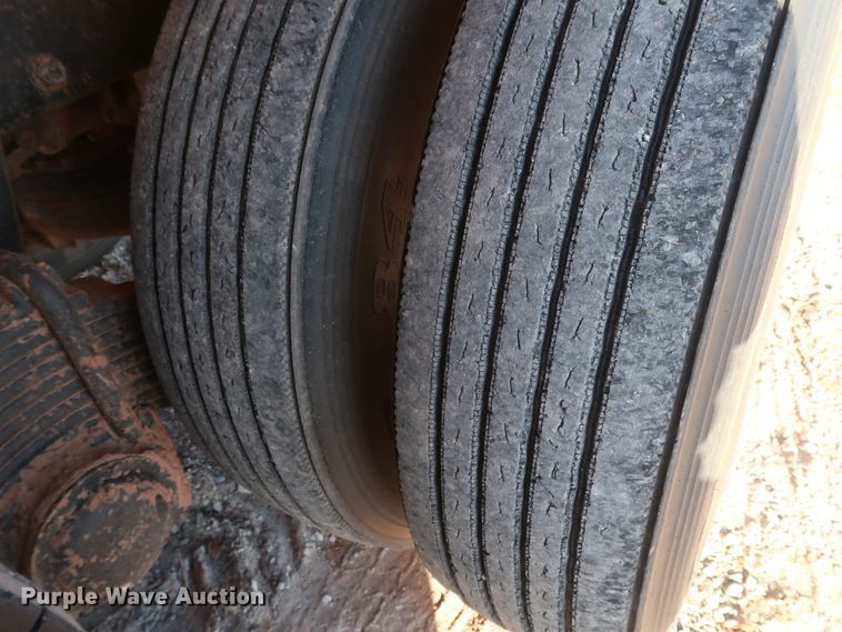 image for item GD9870 1994 Mack RD688S tank truck