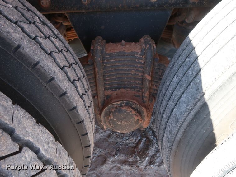 image for item GD9870 1994 Mack RD688S tank truck