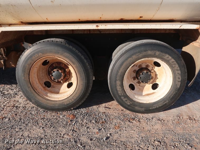 image for item GD9870 1994 Mack RD688S tank truck